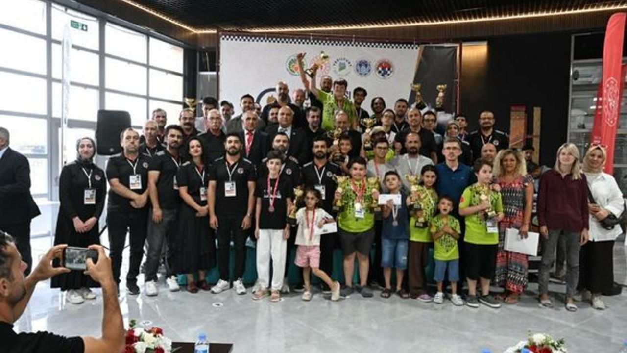 Uluslararası Altın Kayısı Satranç Turnuvası sona erdi
